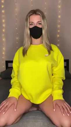 🔥 New TikTok Thot Teasing Cleavage & Bare Pussy in Yellow Hoodie 😈💦