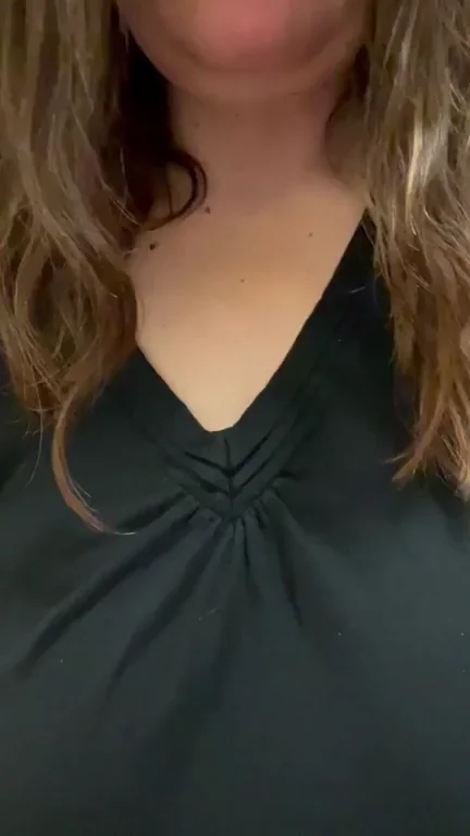 Craving Hands on My Massive Tits? (F41) 🍈🍈