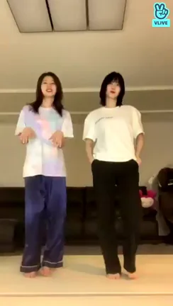Sana & Momo's Sexy Kpop Dance Tease 🔥💃