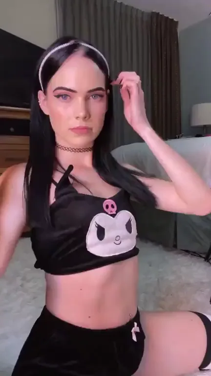 tiny BOObie reveal ? :)