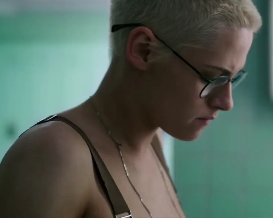 Kristen Stewart - Underwater