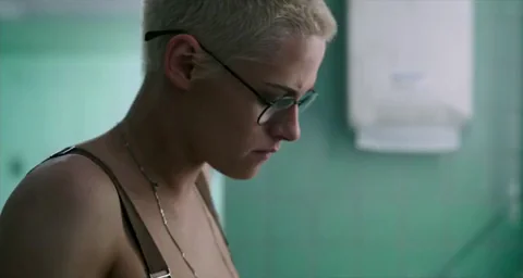 Kristen Stewart - Underwater locker room