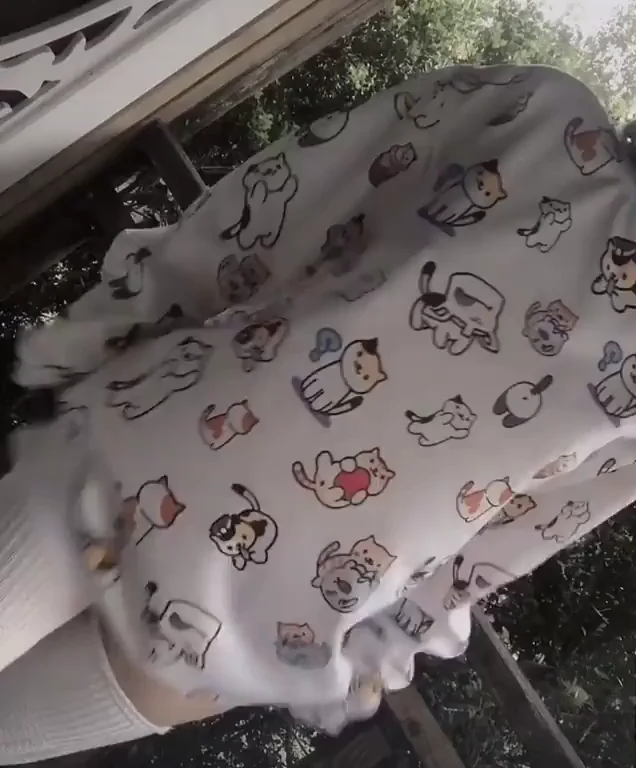Big Sweater Tease: Lifting to Flash Tits & Tummy Slut ?🔥