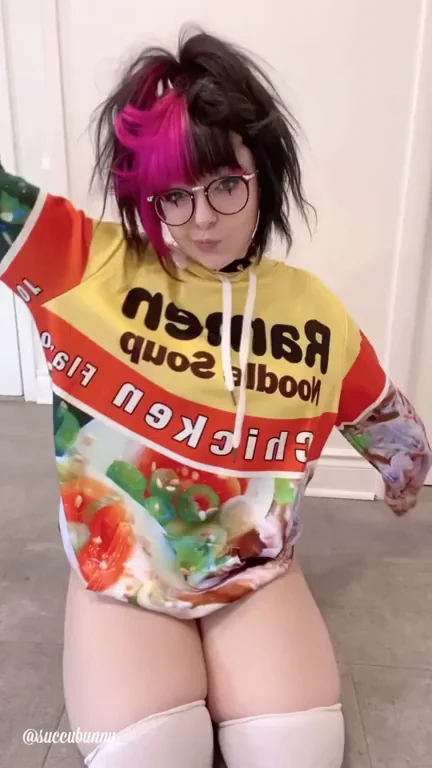 Snack Time Pussy Tease 🍑😈