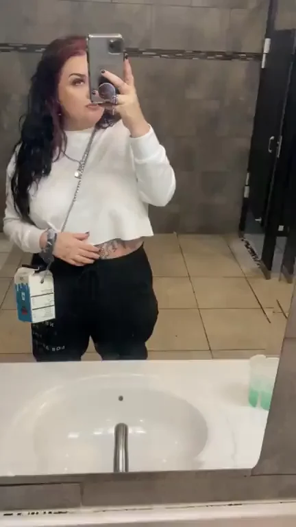 quick lil bar bathroom flash ? (oc)