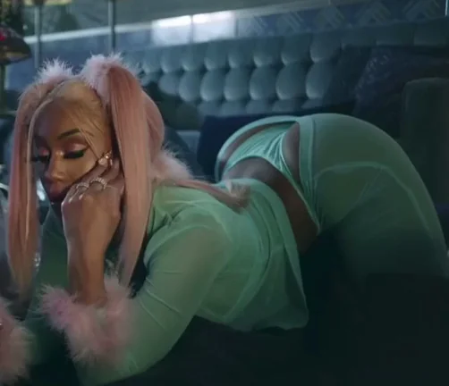 Saweetie’s Slutty Pink Bunny Tease 🍑💦