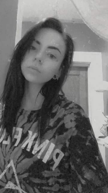 Barely Legal Babe's B&W Tease 😈👅