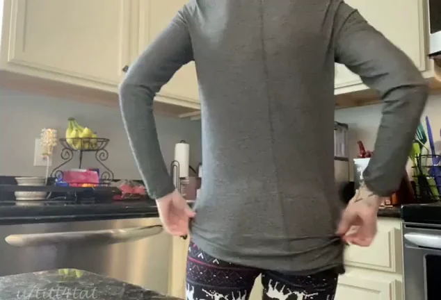 🔥 MILF's Favorite Xmas Leggings Ass Tease 🍑💦