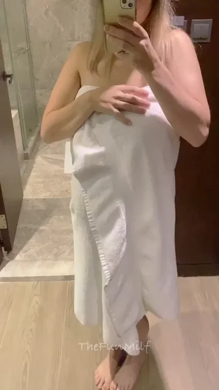Just a pregnant mom trying to be sexy!