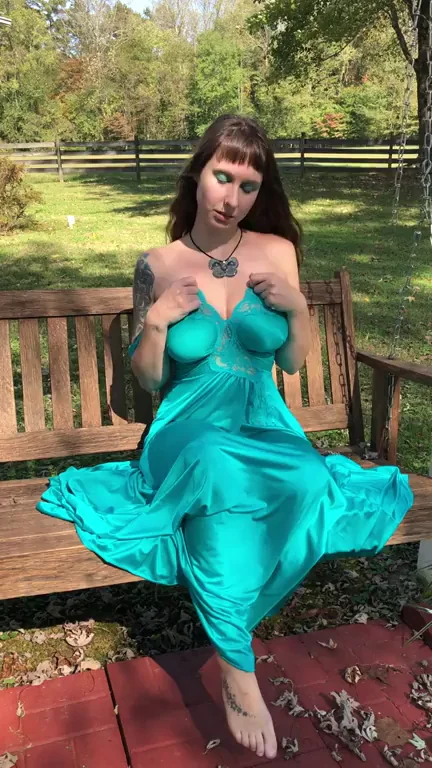 Merry Christmas from my voluptuous breasts to you ?