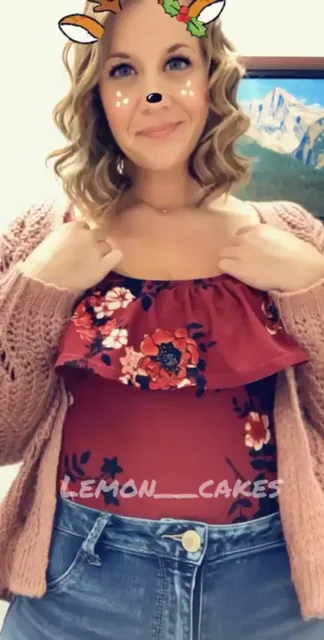 Reindeer Slut's Office Xmas Tease: Curvy MILF in Tight Jeans