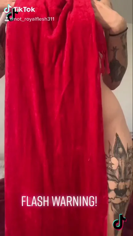 TikTok Tease: Towel Drop Flash with Juicy Ass Reveal