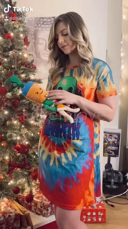 Merry Xmas from Me & My Thick Kevin Carrot Cock Toy 🎄🥒💦 (Sound ON for Naughty Surprise!)