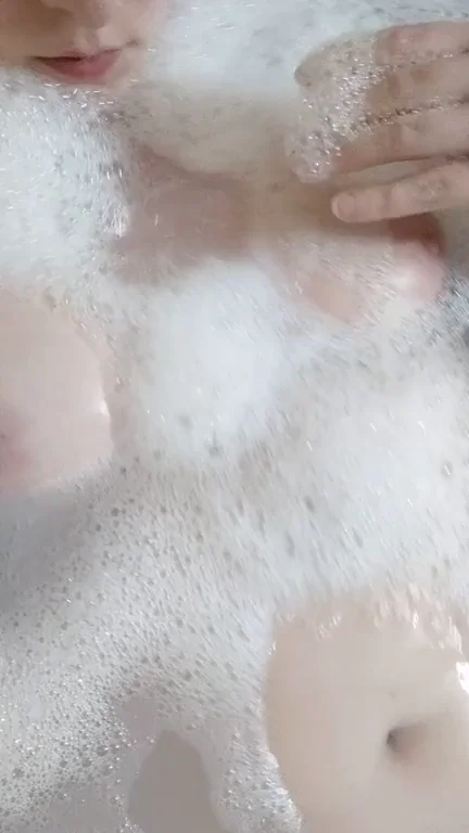 Bubbly Bath Titty Tease Reveal 😍🛁💦