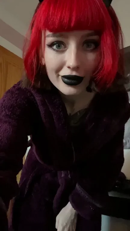 First gif, is my body petite enough for this sub?