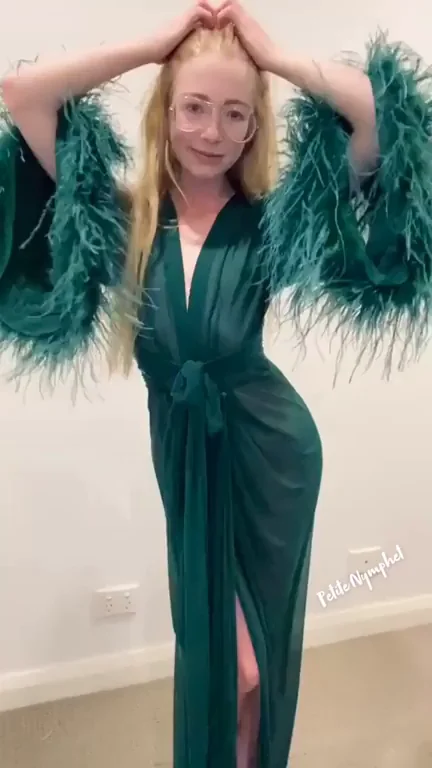 Teasing Petite Blonde in Feathery Green Robe Wants to Please Your Cock 😈💦