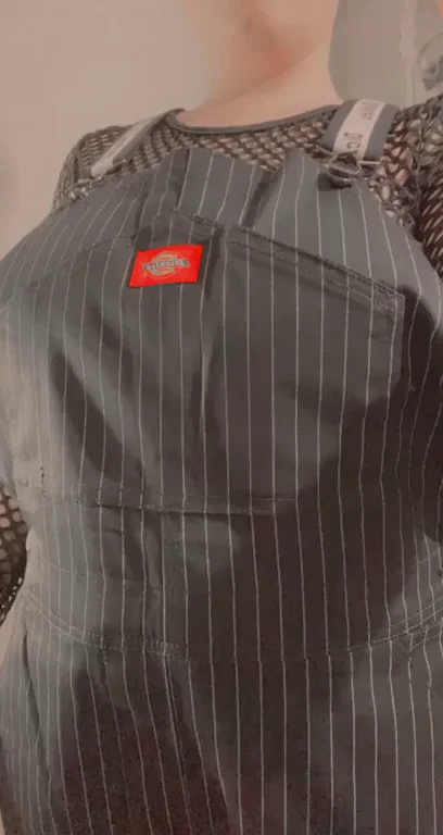 Bigger Than You Thought: Busty Babe's Apron Tease Reveal