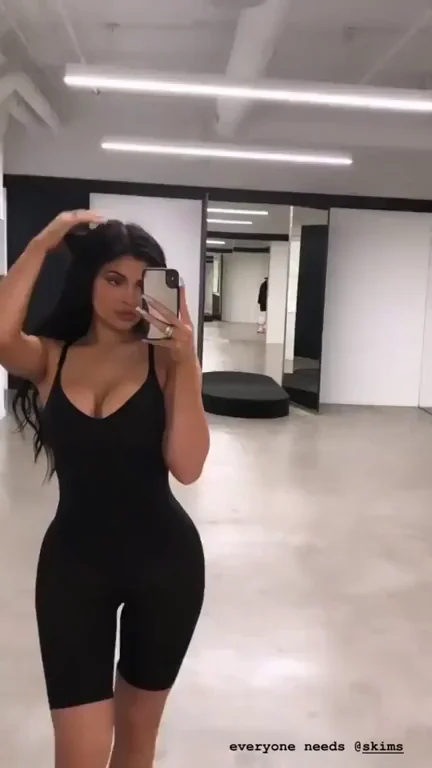 Kylie Jenner's Bodysuit Tease 🍑👑 Subby Hubby Jerk Fuel