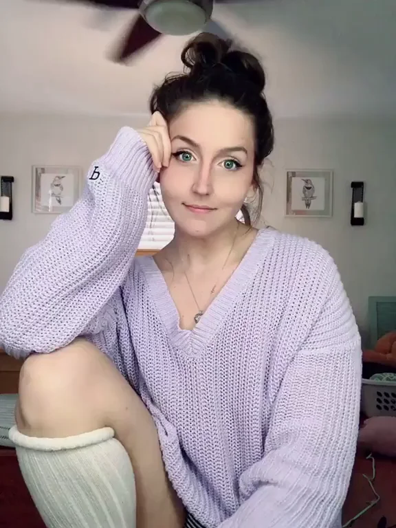 Curvy Goofball Teases Tits & Thick Ass with Rat Dog Vibes 😜🍑🐶