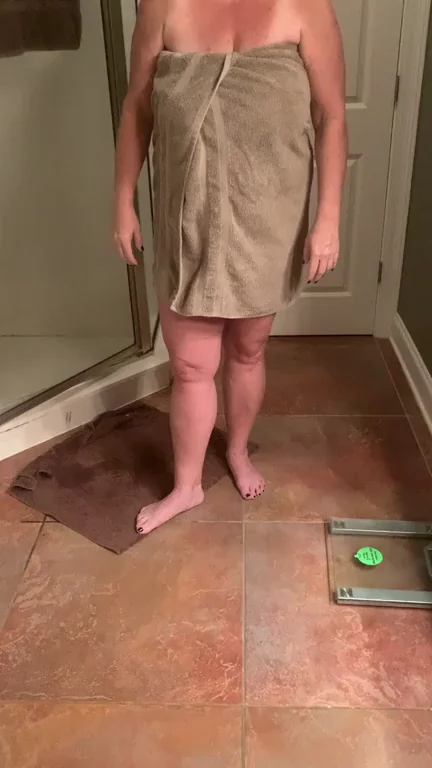 Oops, dropped my towel!! [F54]