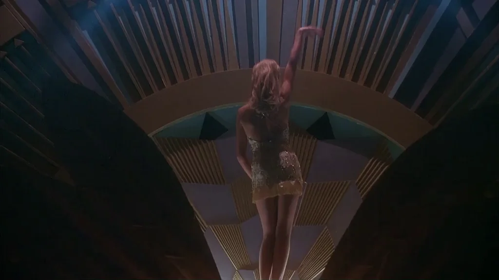 Cameron Diaz's Steamy Mask Dance 💃🔥
