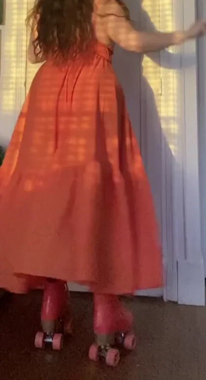 Winter Heat: Curvy Babe Rocks Summer Dress & Roller Skates 🍑🛼🔥