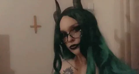 Happy spoopy season [f] this demon school girl ??
