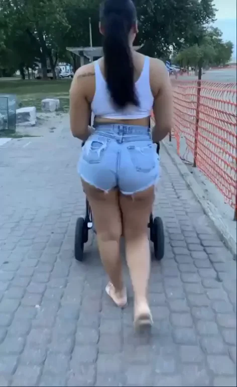Park MILF's Slutty Stroller Tease: Thick Ass in Daisy Dukes
