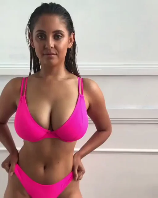 Chanelle's Pink Bikini Tease 💖🍑