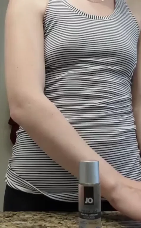 🔥 Buttplug Tutorial: Watch This Slutty Babe Stretch Her Tight Ass 🍑💦