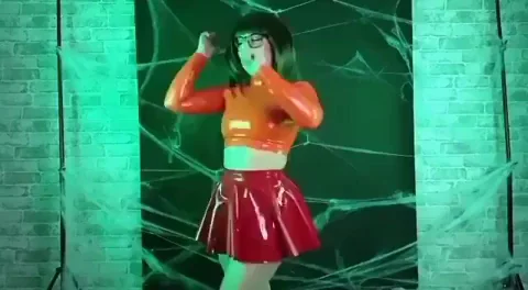 Shiny Slowmo Velma Cosplay Tease 🔥🥵