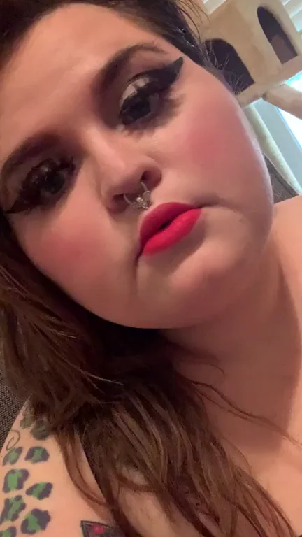 Tattooed Gamer BBW Teases Her Juicy Mouth Skills 😈👅💦 Daily Nudes & Vids!
