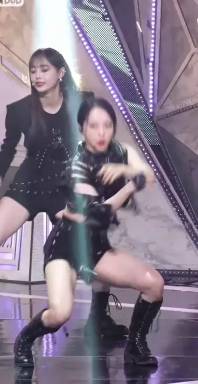 LOONA - Vivi: Sizzling Stage Moves