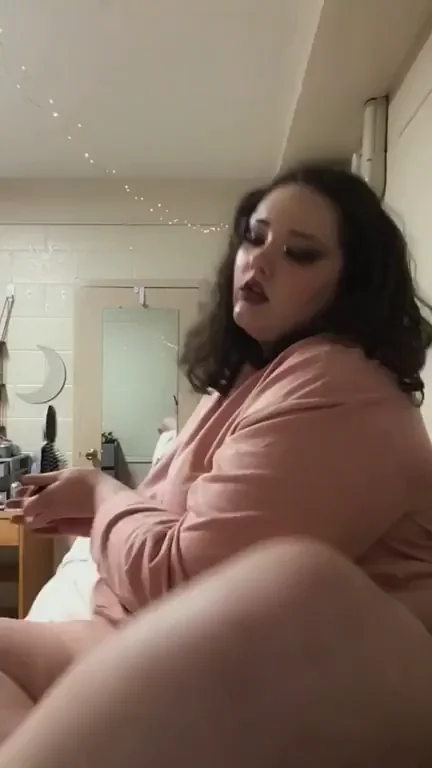 shhh... there’s people in my hallway. ? (thank you for 1k karma!)