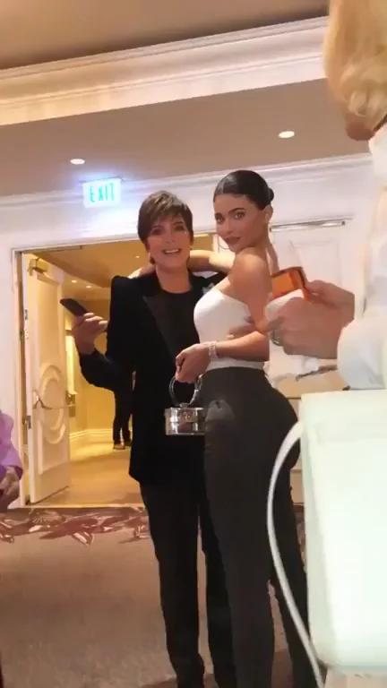 Kris & Kylie Jenner Strutting Those Juicy Asses in Tight Leather Pants 🔥🍑