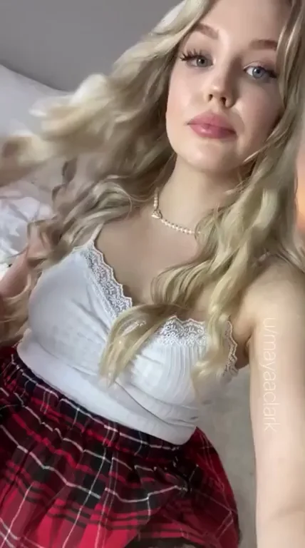 19yo Fuckdoll Tease in Plaid Skirt 😈🍑