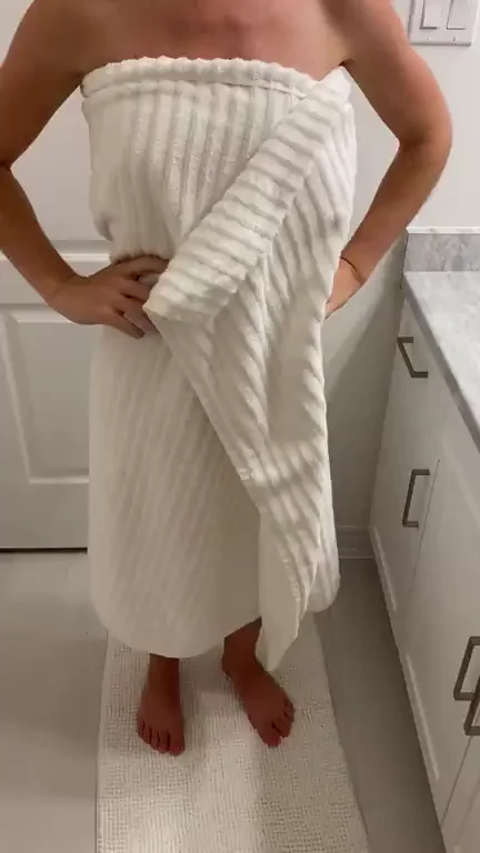 Hi I’m the awkward quirky girl in your class you’d never imagine fucking ?