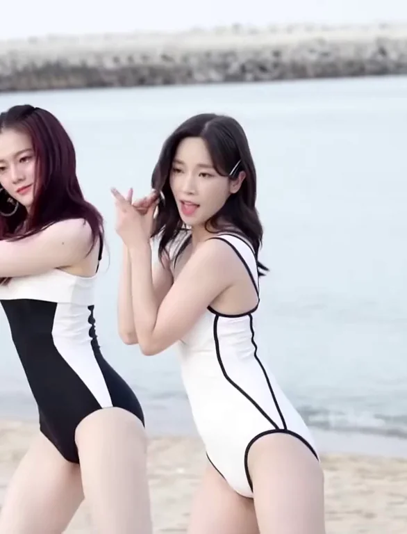 Sori's Slutty Beach Swimsuit Tease 🔥👙🌊