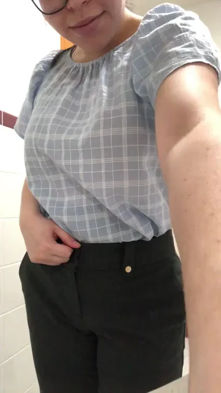 Office Slut's Jiggly Ass Wiggle Tease