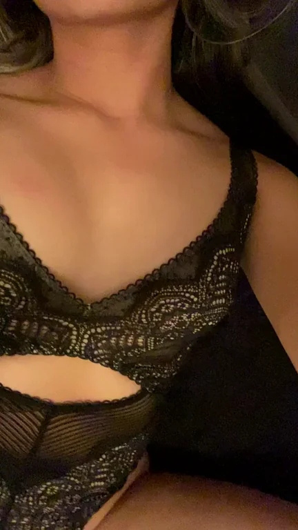 🔥 Horny Asian Slut Spreads Pussy in Lace Lingerie 😈
