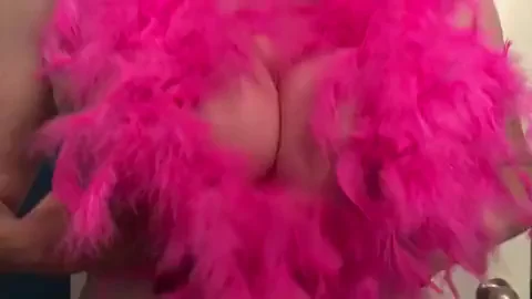 Should I make more gi[f]s of my 36DDD’s? ???