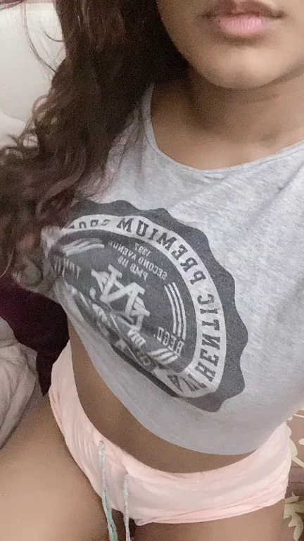 How can we even handle this cuteness and hotness at the same time ?????? (f) penny ??