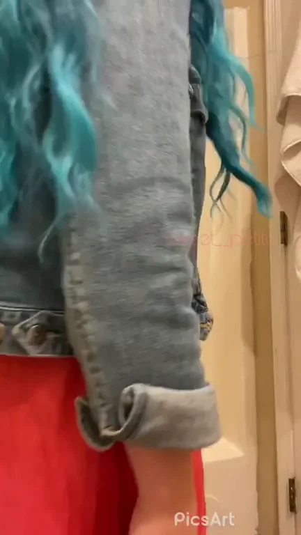 panty peel + buttplug reveal! [f]