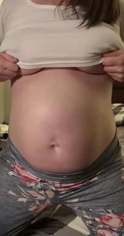 🔥 Preggo Babe's First Massive Titty Drop 😍🍈🍈