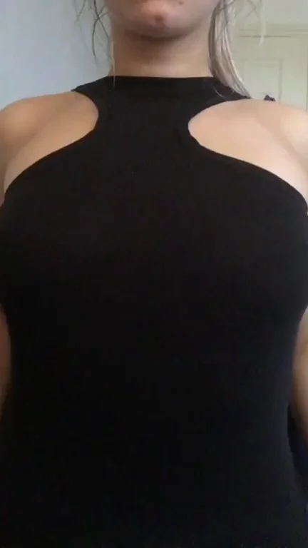 Blonde Bombshell's Epic Titty Drop Tease – Bad Boys Bounce Free!