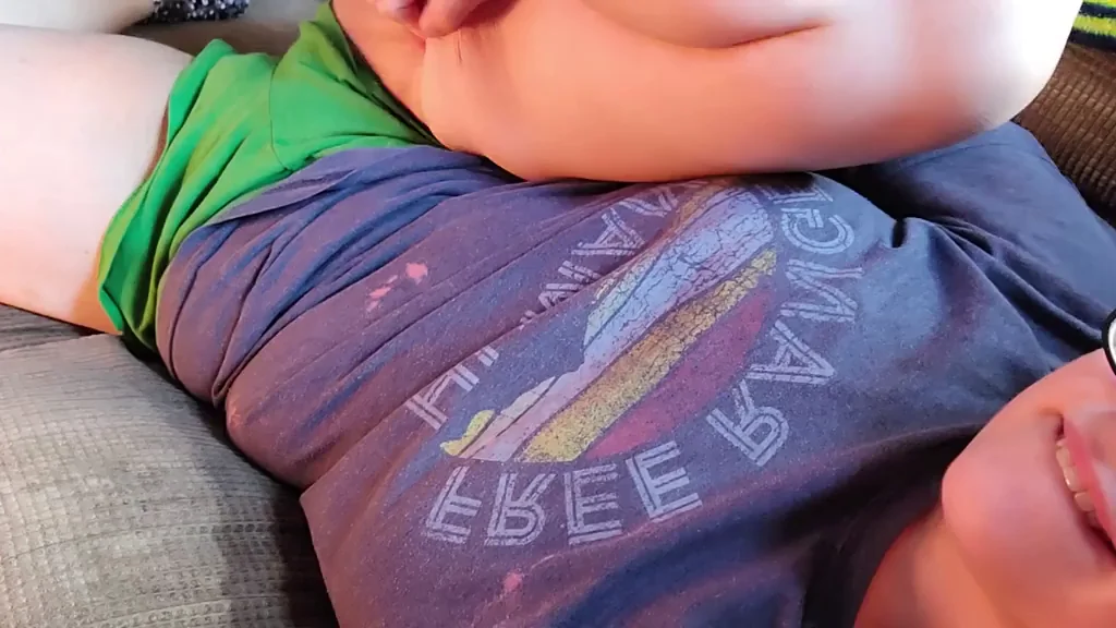 Curvy 30F Slut Craves Company 😈🍑💦
