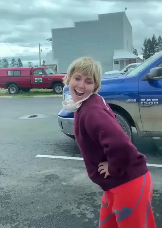AnnaSophia Robb's Juicy Ass Twerking in Tight Red Sweatpants 🍑🔥