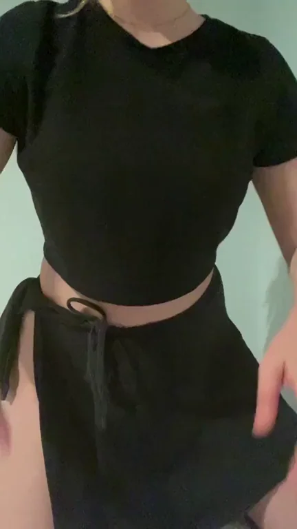 Do you like the swimsuit titty reveal? Let’s go skinny dipping! [OC]