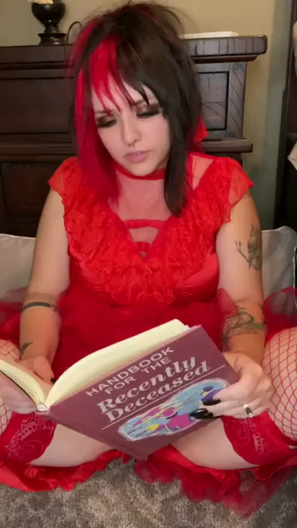 Goth Slut Jills to Naughty Book: 'Do It for Me, Baby'