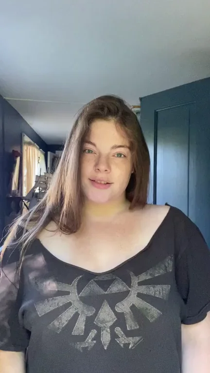 Twilight Princess Tease: Busty Cosplay Babe Begs to Serve ?????